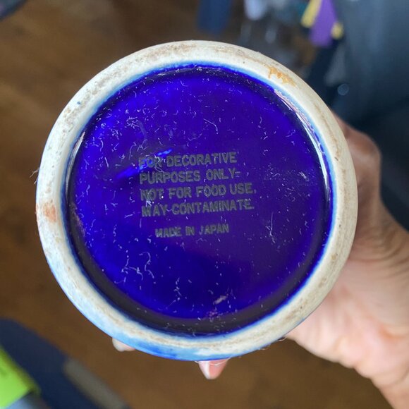 Vintage Cobalt Blue and Gold trim porcelain Japanese ginger jar and vases set - Picture 8 of 11